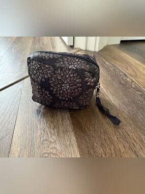 Rachael Ray compact pouch